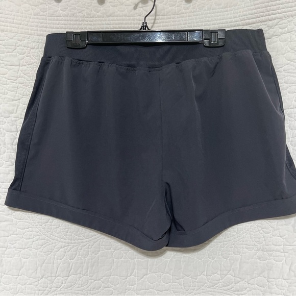 REEBOK Womens Dark Grey Cuffed Shorts, Size Large, #216 - Picture 4 of 9